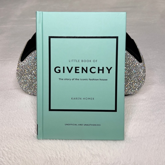 🩵Little Book Of Givenchy - Picture 3 of 8